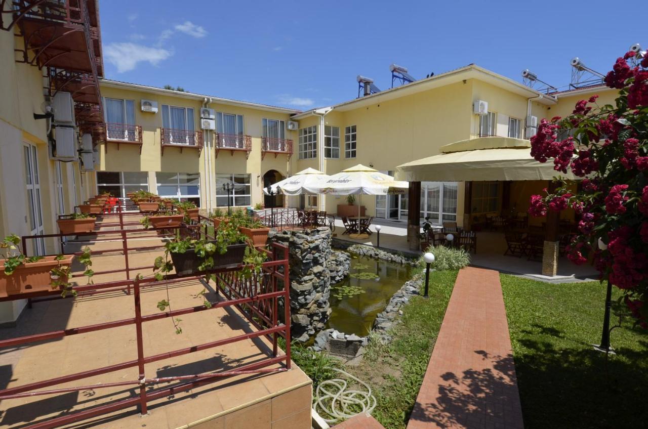 Hotel Intim Costineşti Exterior foto