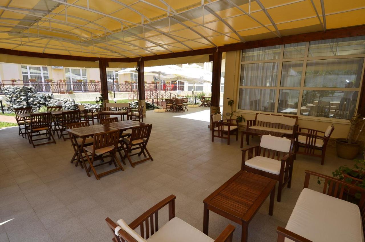 Hotel Intim Costineşti Exterior foto