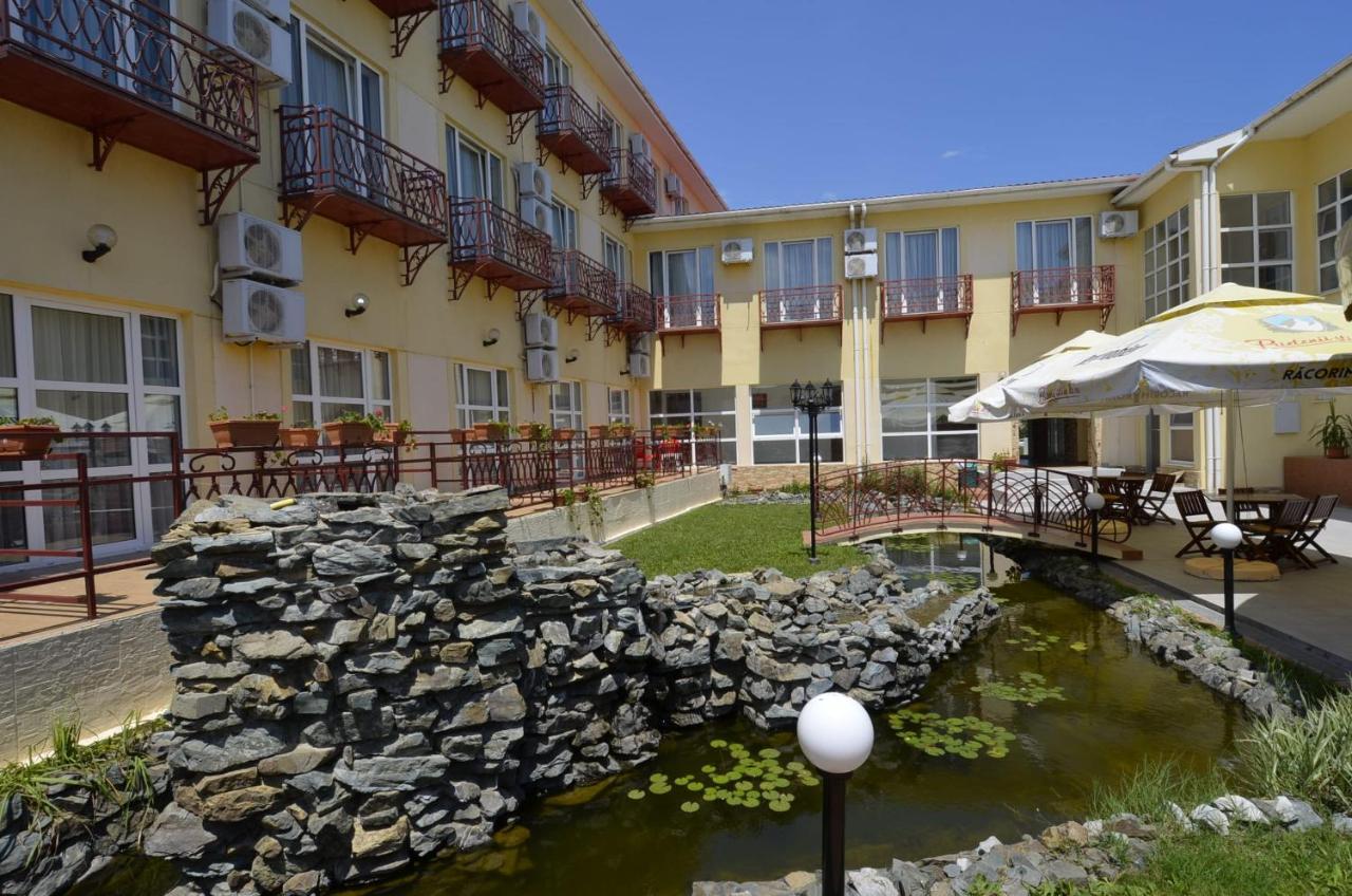 Hotel Intim Costineşti Exterior foto